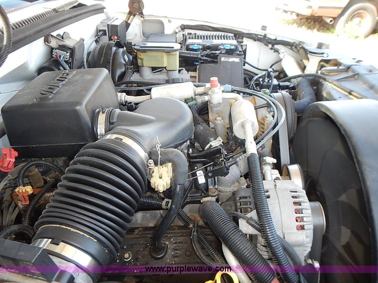 image for item I3600 1998 Chevrolet Cheyenne 2500 pickup truck