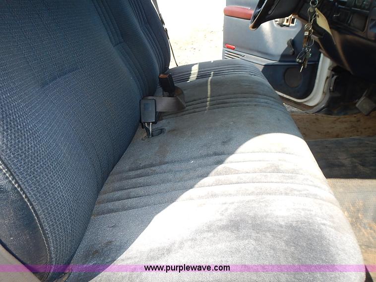 image for item I3600 1998 Chevrolet Cheyenne 2500 pickup truck