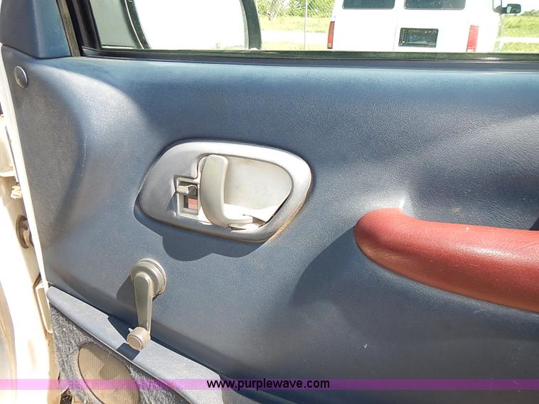 image for item I3600 1998 Chevrolet Cheyenne 2500 pickup truck