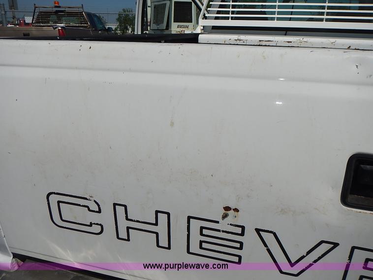 image for item I3600 1998 Chevrolet Cheyenne 2500 pickup truck
