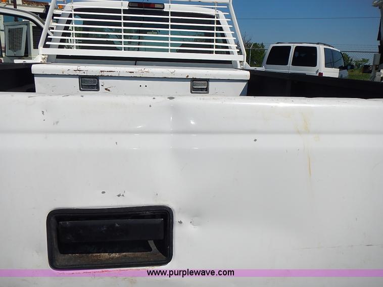 image for item I3600 1998 Chevrolet Cheyenne 2500 pickup truck