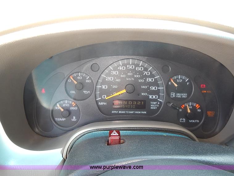 image for item I3601 2001 GMC Safari SLE van