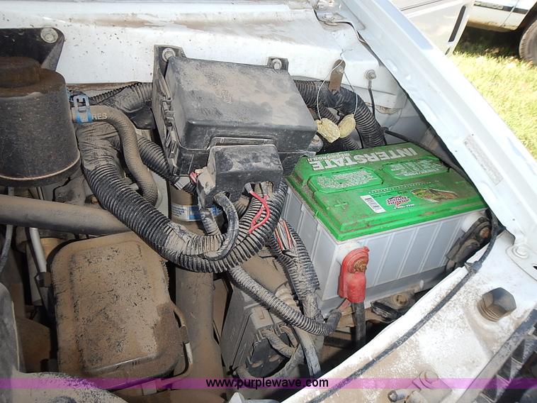 image for item I3601 2001 GMC Safari SLE van