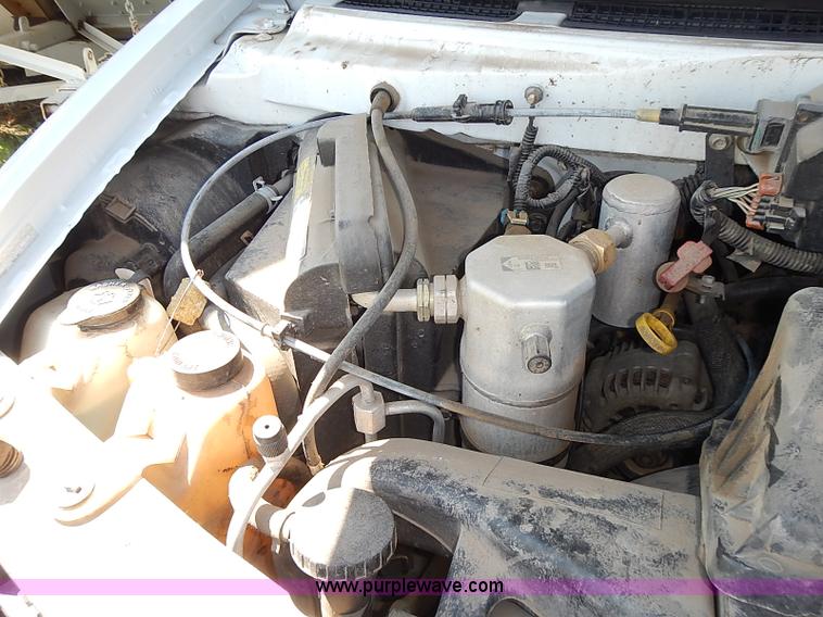 image for item I3601 2001 GMC Safari SLE van