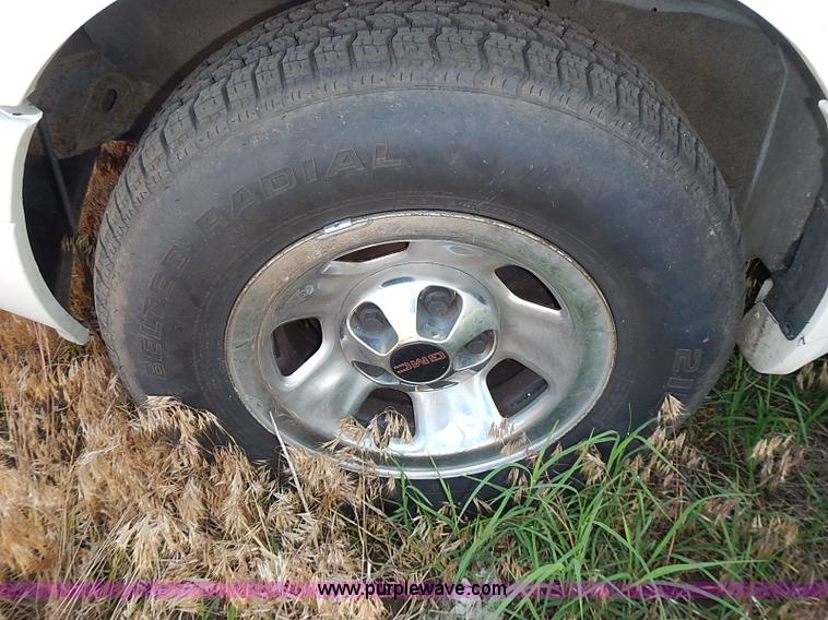 image for item I3601 2001 GMC Safari SLE van