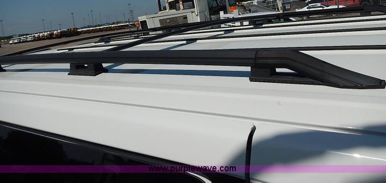 image for item I3601 2001 GMC Safari SLE van