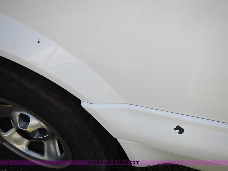 image for item I3601 2001 GMC Safari SLE van