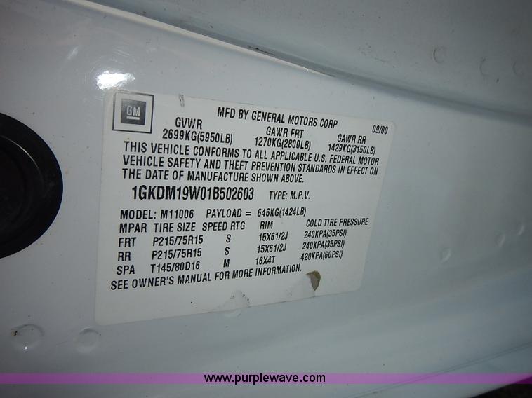 image for item I3601 2001 GMC Safari SLE van