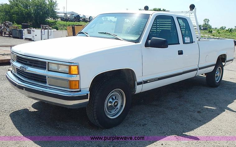 image for item I3602 1998 Chevrolet Silverado 2500 Ext. Cab pickup truck