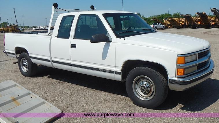 image for item I3602 1998 Chevrolet Silverado 2500 Ext. Cab pickup truck