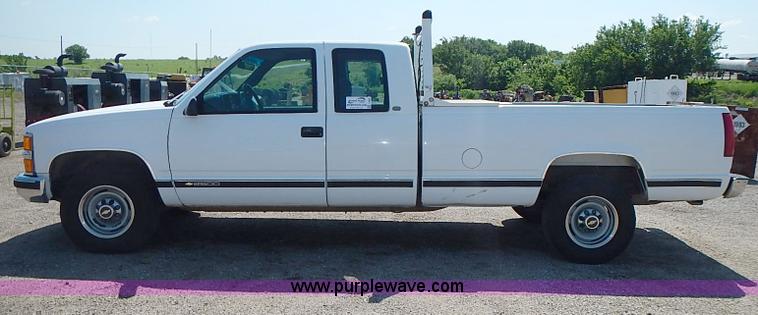 image for item I3602 1998 Chevrolet Silverado 2500 Ext. Cab pickup truck