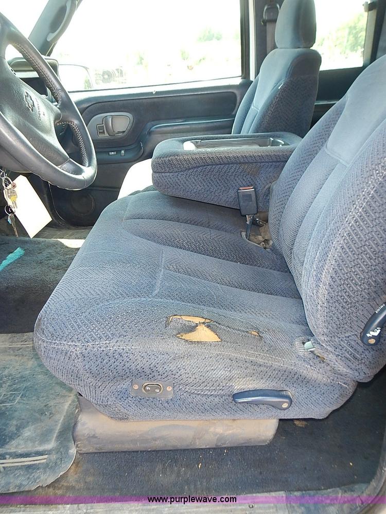 image for item I3602 1998 Chevrolet Silverado 2500 Ext. Cab pickup truck