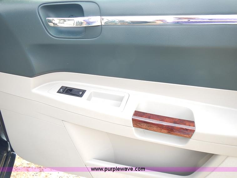 image for item I3637 2006 Chrysler 300C