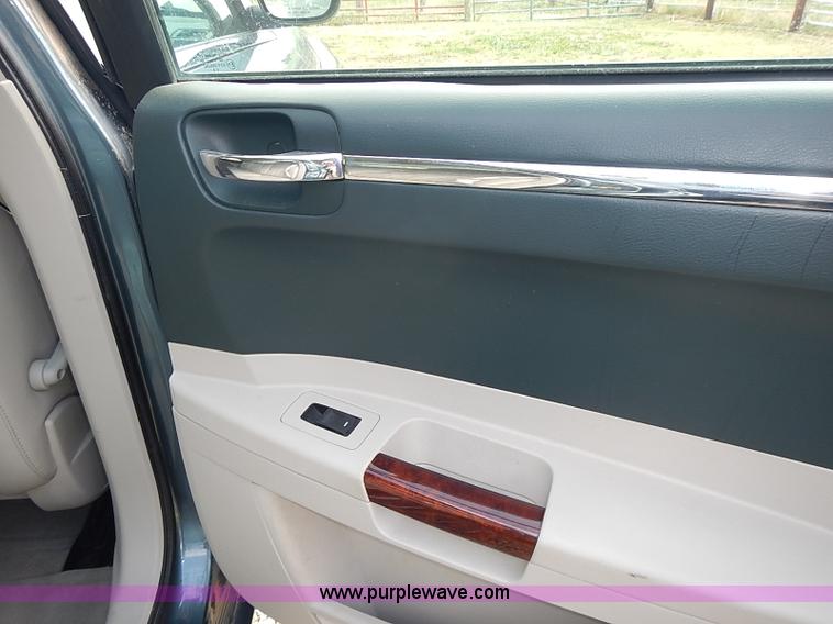 image for item I3637 2006 Chrysler 300C