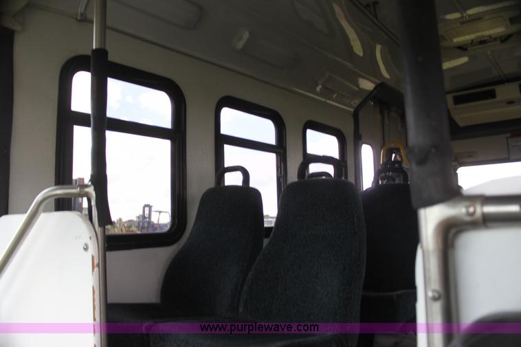 image for item I7398 2003 Ford 801 bus