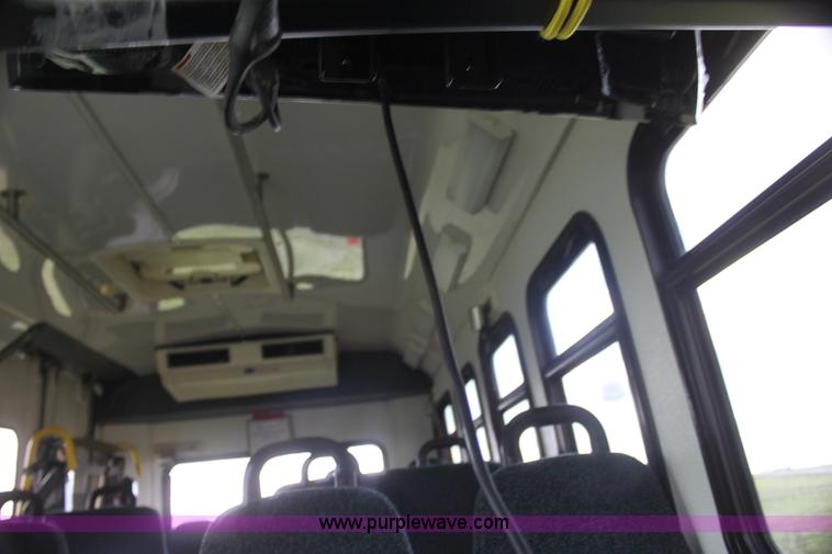 image for item I7398 2003 Ford 801 bus