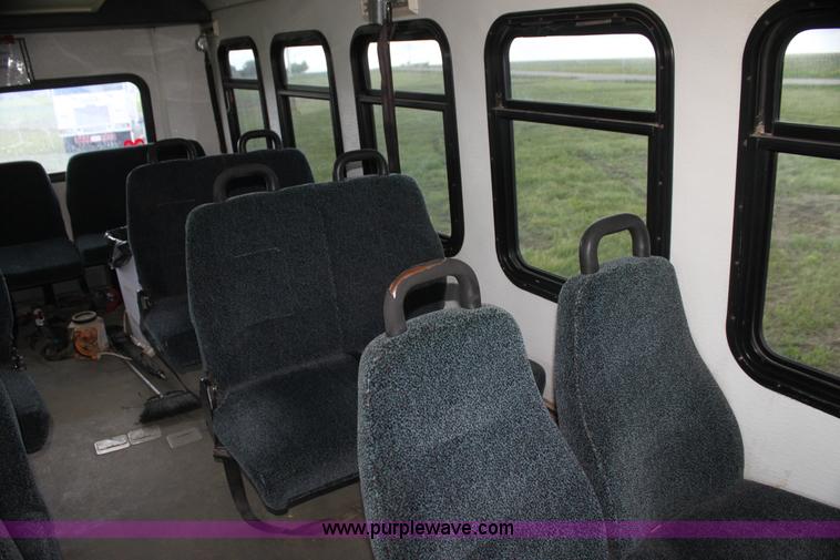 image for item I7398 2003 Ford 801 bus