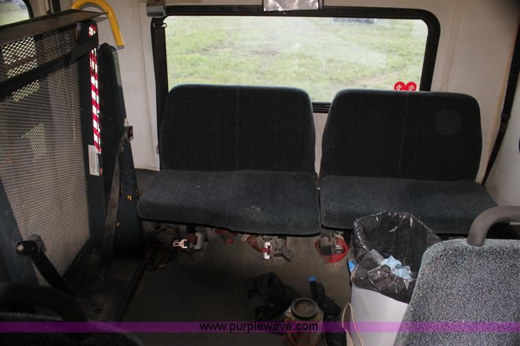 image for item I7398 2003 Ford 801 bus