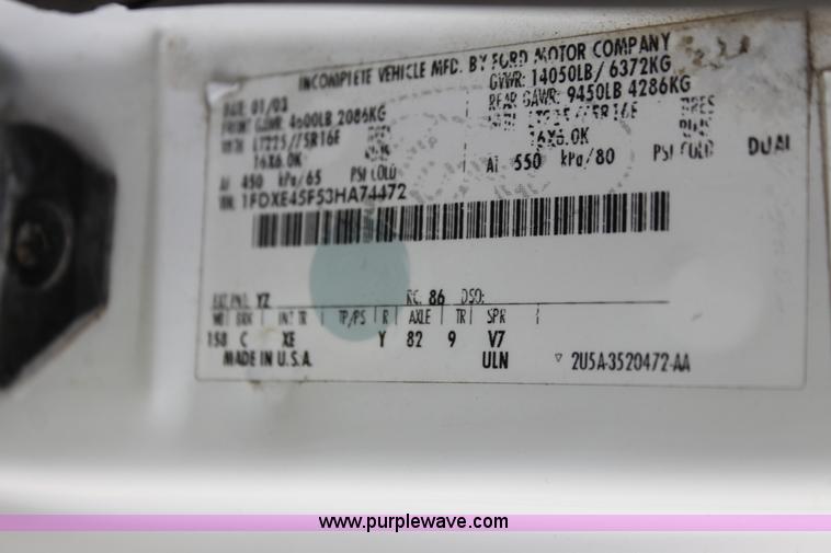 image for item I7398 2003 Ford 801 bus