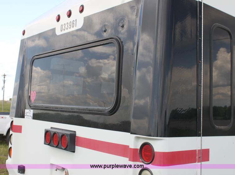 image for item I7398 2003 Ford 801 bus