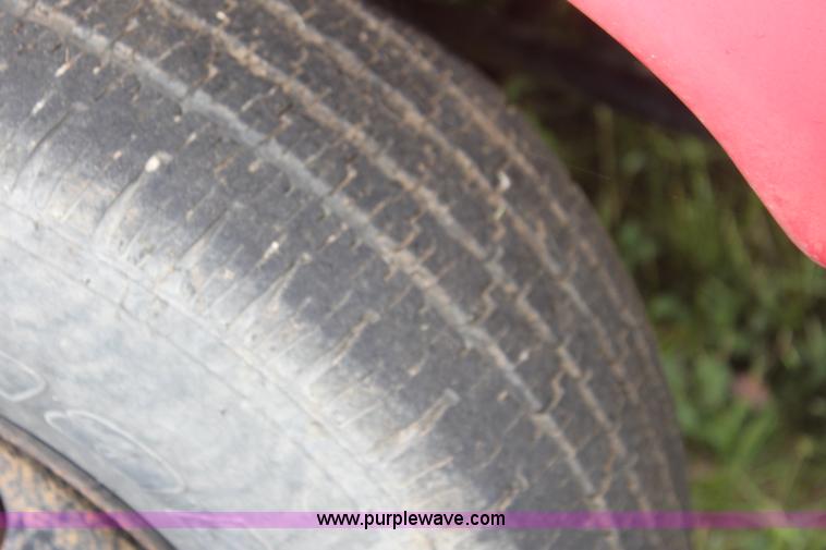 image for item I7398 2003 Ford 801 bus