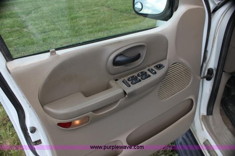 image for item I7399 2003 Ford F150 FX4 SuperCrew pickup truck