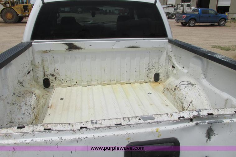 image for item I9610 2004 Ford F150 XLT SuperCrew pickup truck