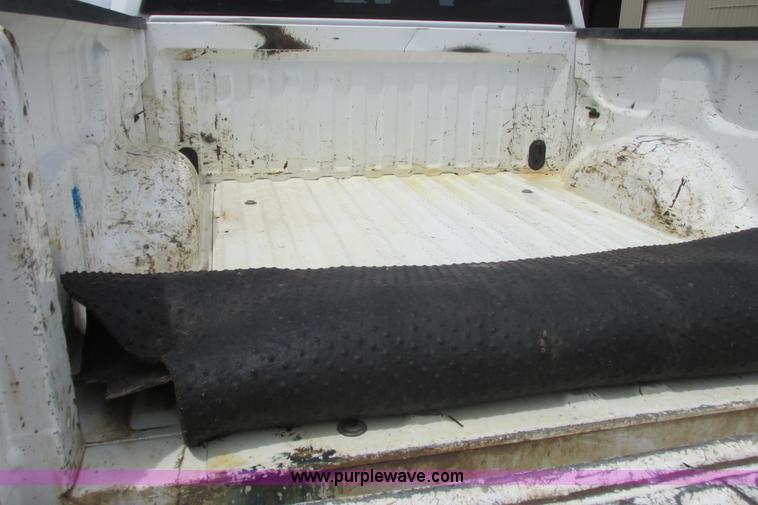 image for item I9610 2004 Ford F150 XLT SuperCrew pickup truck