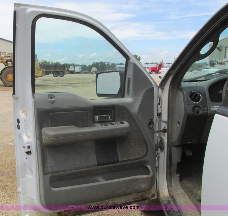 image for item I9610 2004 Ford F150 XLT SuperCrew pickup truck