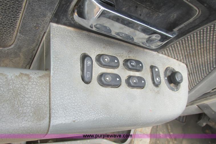 image for item I9610 2004 Ford F150 XLT SuperCrew pickup truck