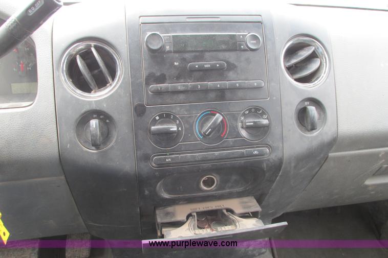 image for item I9610 2004 Ford F150 XLT SuperCrew pickup truck