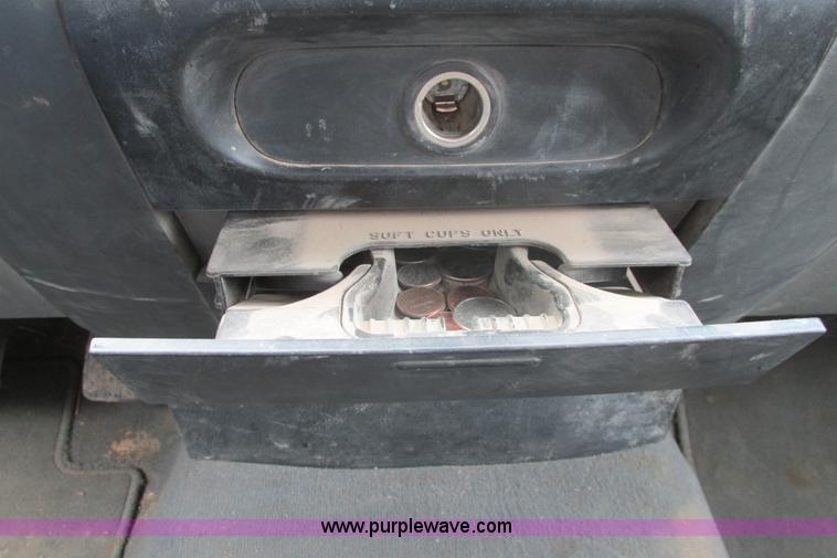 image for item I9610 2004 Ford F150 XLT SuperCrew pickup truck