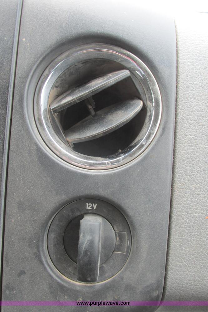 image for item I9610 2004 Ford F150 XLT SuperCrew pickup truck