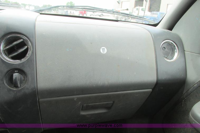 image for item I9610 2004 Ford F150 XLT SuperCrew pickup truck