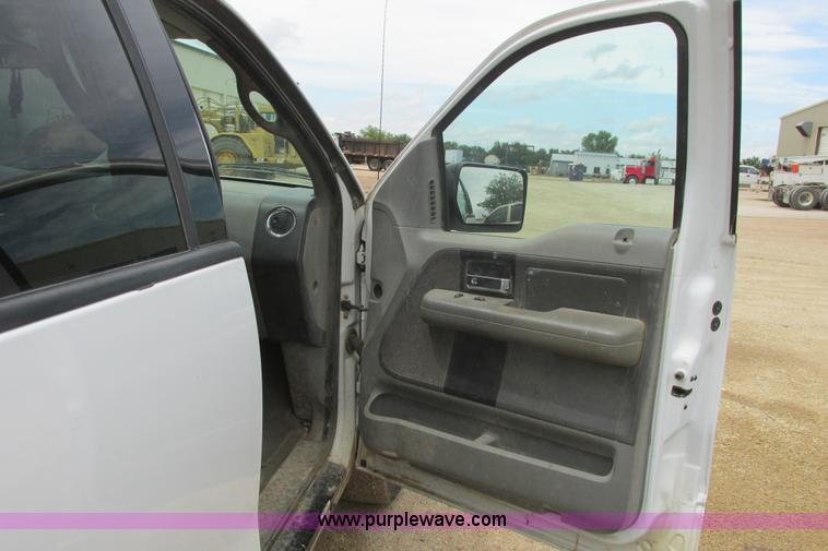 image for item I9610 2004 Ford F150 XLT SuperCrew pickup truck