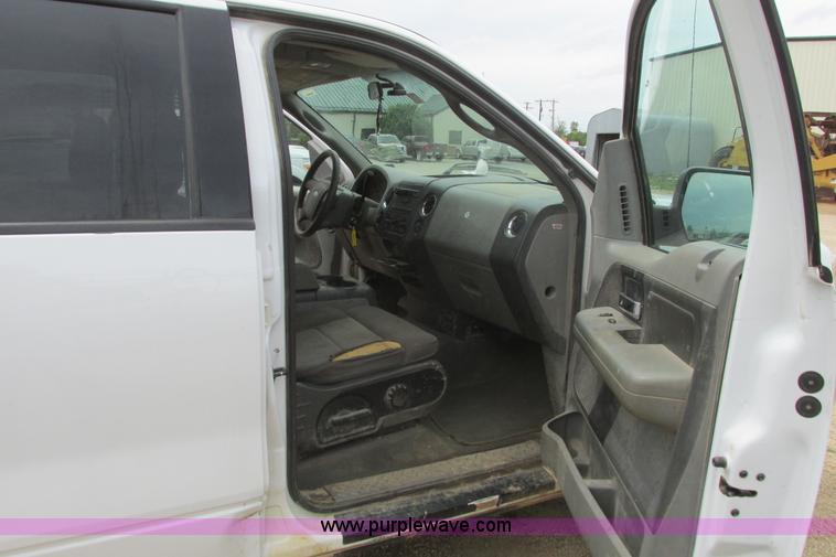 image for item I9610 2004 Ford F150 XLT SuperCrew pickup truck