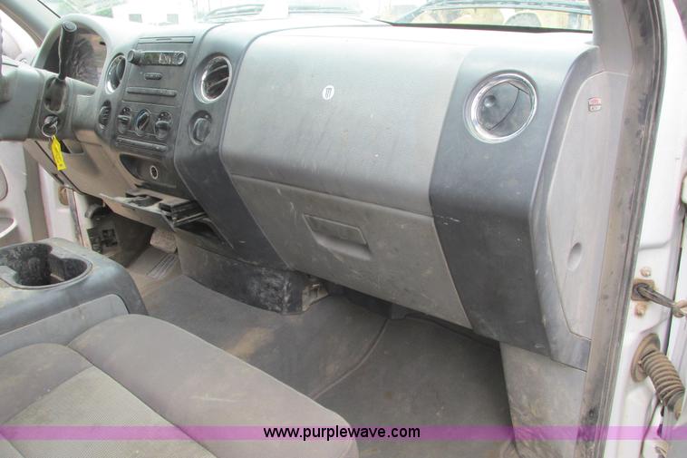 image for item I9610 2004 Ford F150 XLT SuperCrew pickup truck