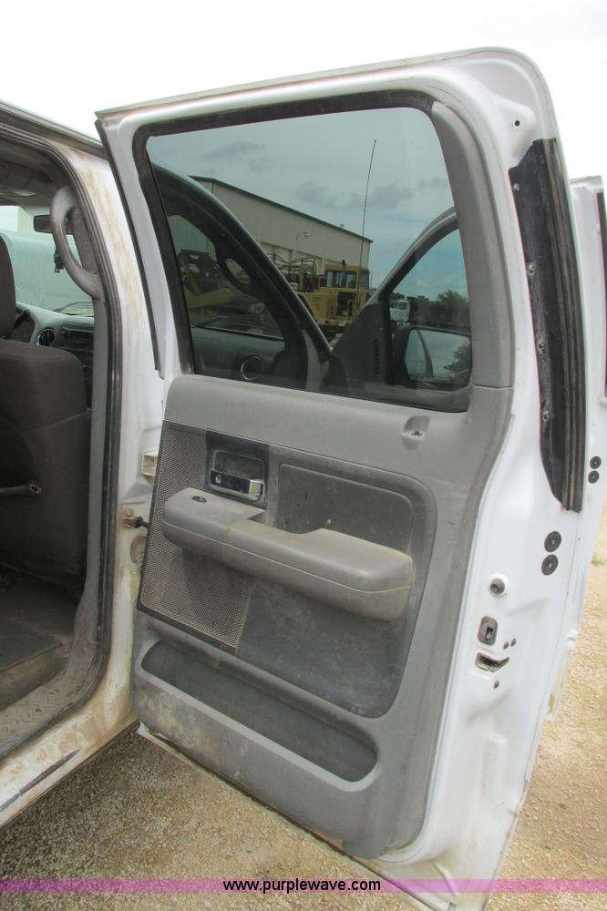 image for item I9610 2004 Ford F150 XLT SuperCrew pickup truck