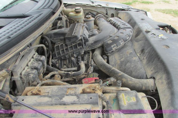 image for item I9610 2004 Ford F150 XLT SuperCrew pickup truck