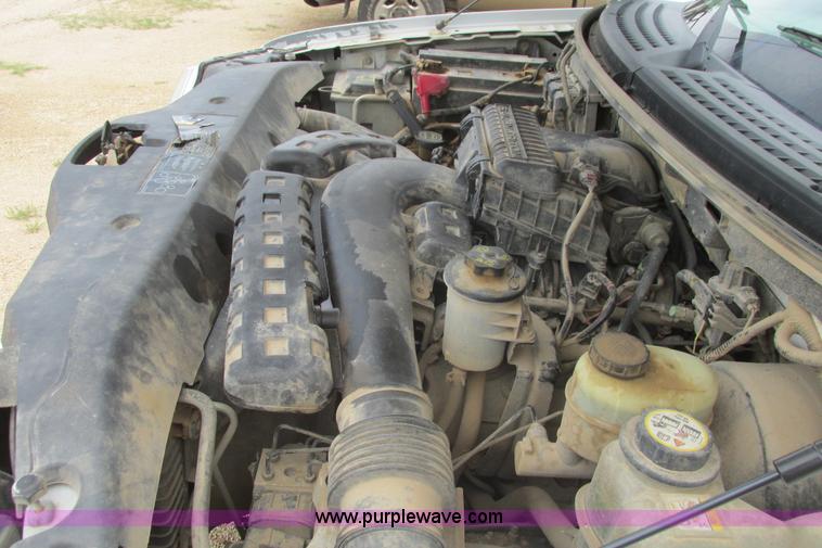 image for item I9610 2004 Ford F150 XLT SuperCrew pickup truck