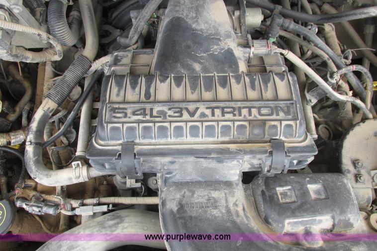 image for item I9610 2004 Ford F150 XLT SuperCrew pickup truck