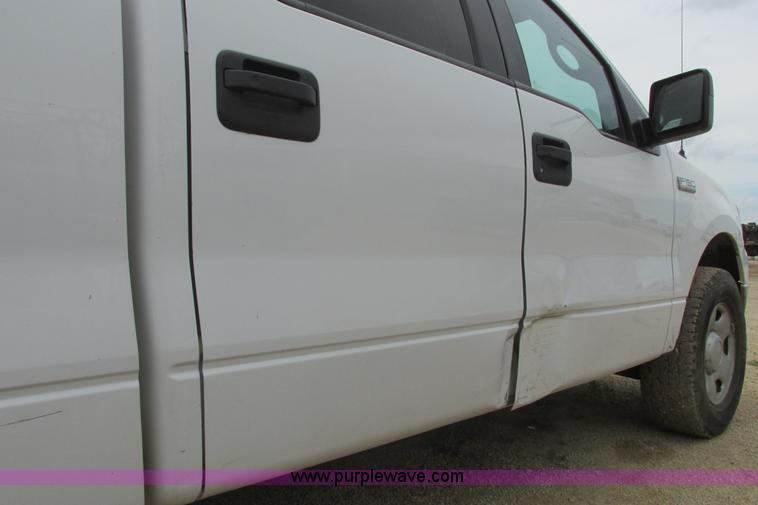 image for item I9610 2004 Ford F150 XLT SuperCrew pickup truck