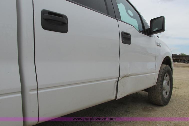 image for item I9610 2004 Ford F150 XLT SuperCrew pickup truck