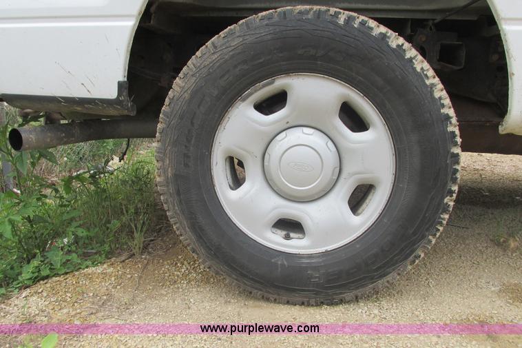 image for item I9610 2004 Ford F150 XLT SuperCrew pickup truck