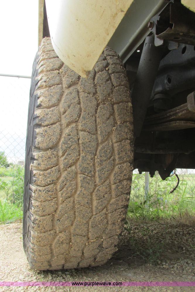 image for item I9610 2004 Ford F150 XLT SuperCrew pickup truck