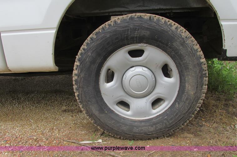 image for item I9610 2004 Ford F150 XLT SuperCrew pickup truck