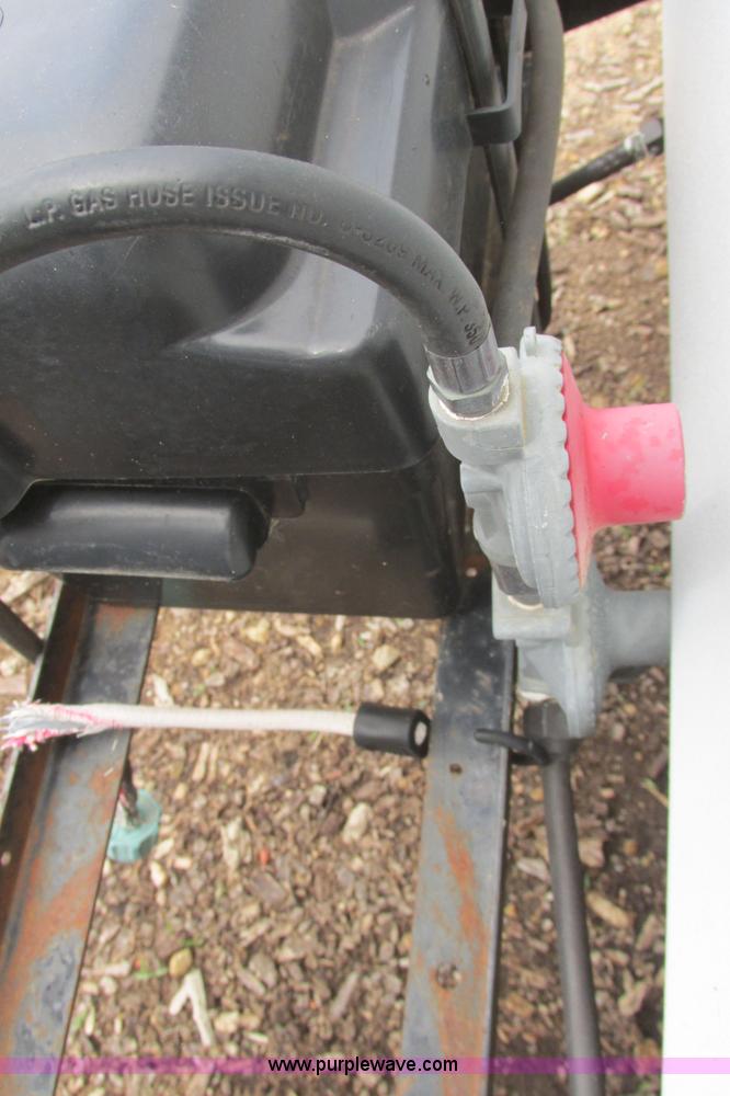 image for item I9611 2000 Coleman pop up camper