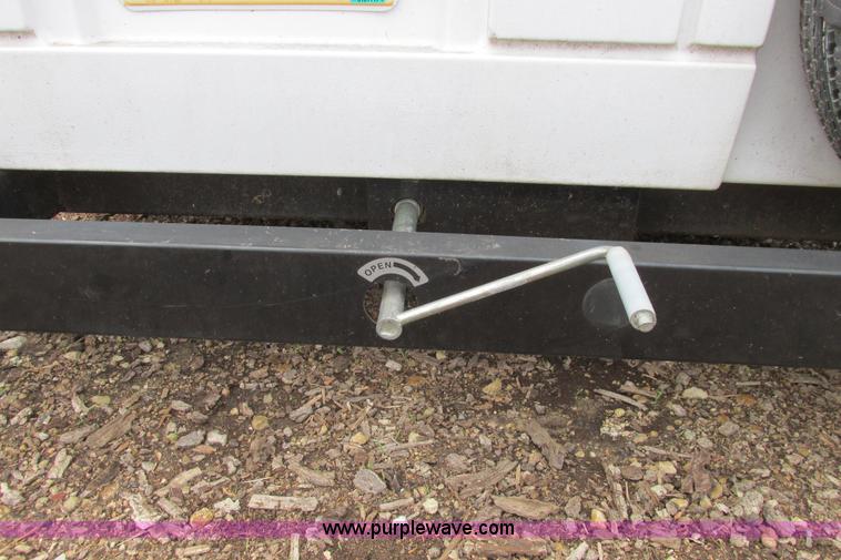 image for item I9611 2000 Coleman pop up camper