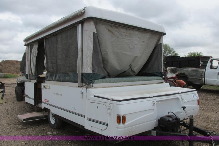 image for item I9611 2000 Coleman pop up camper