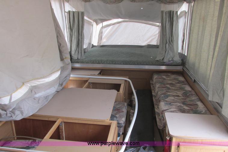 image for item I9611 2000 Coleman pop up camper
